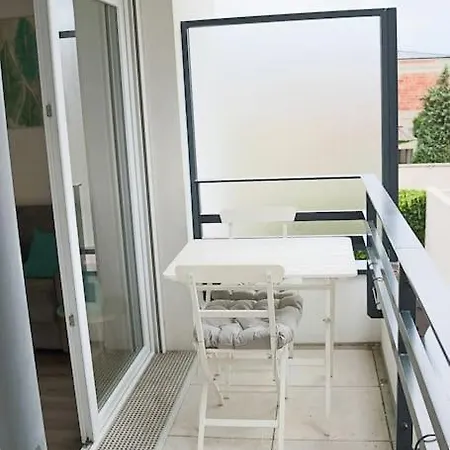 Proche De La Defense Et Paris Apartament